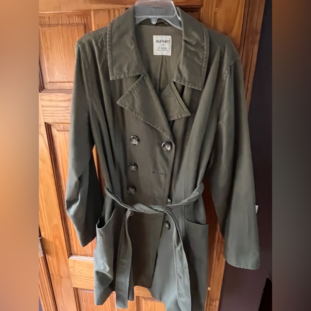 Women’s trench coat - olive green - excellent condition
